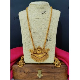 Chain Necklace With Beautiful Pendant and Earrings 